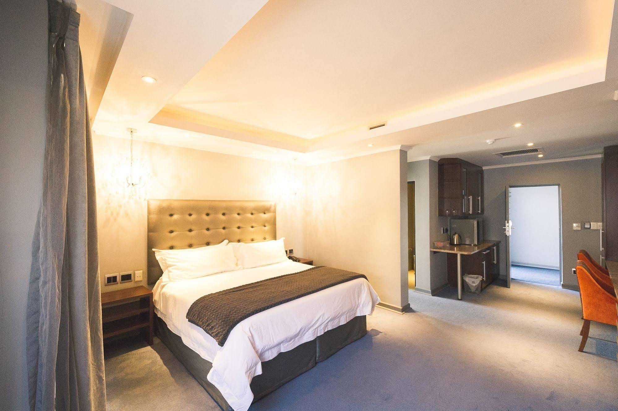 Blue Diamond Boutique Hotel Претория Экстерьер фото