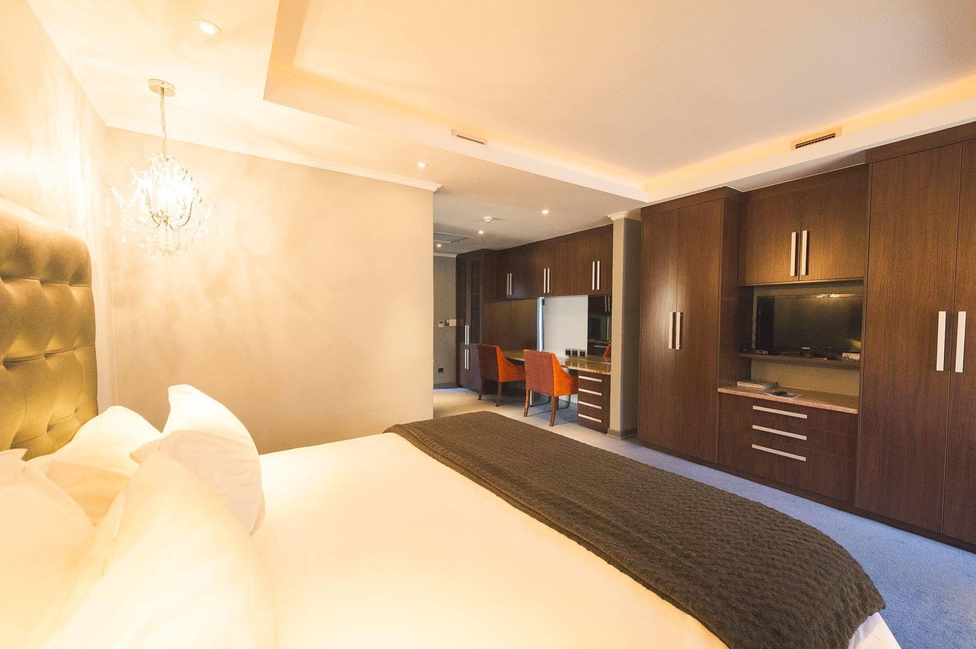 Blue Diamond Boutique Hotel Претория Экстерьер фото