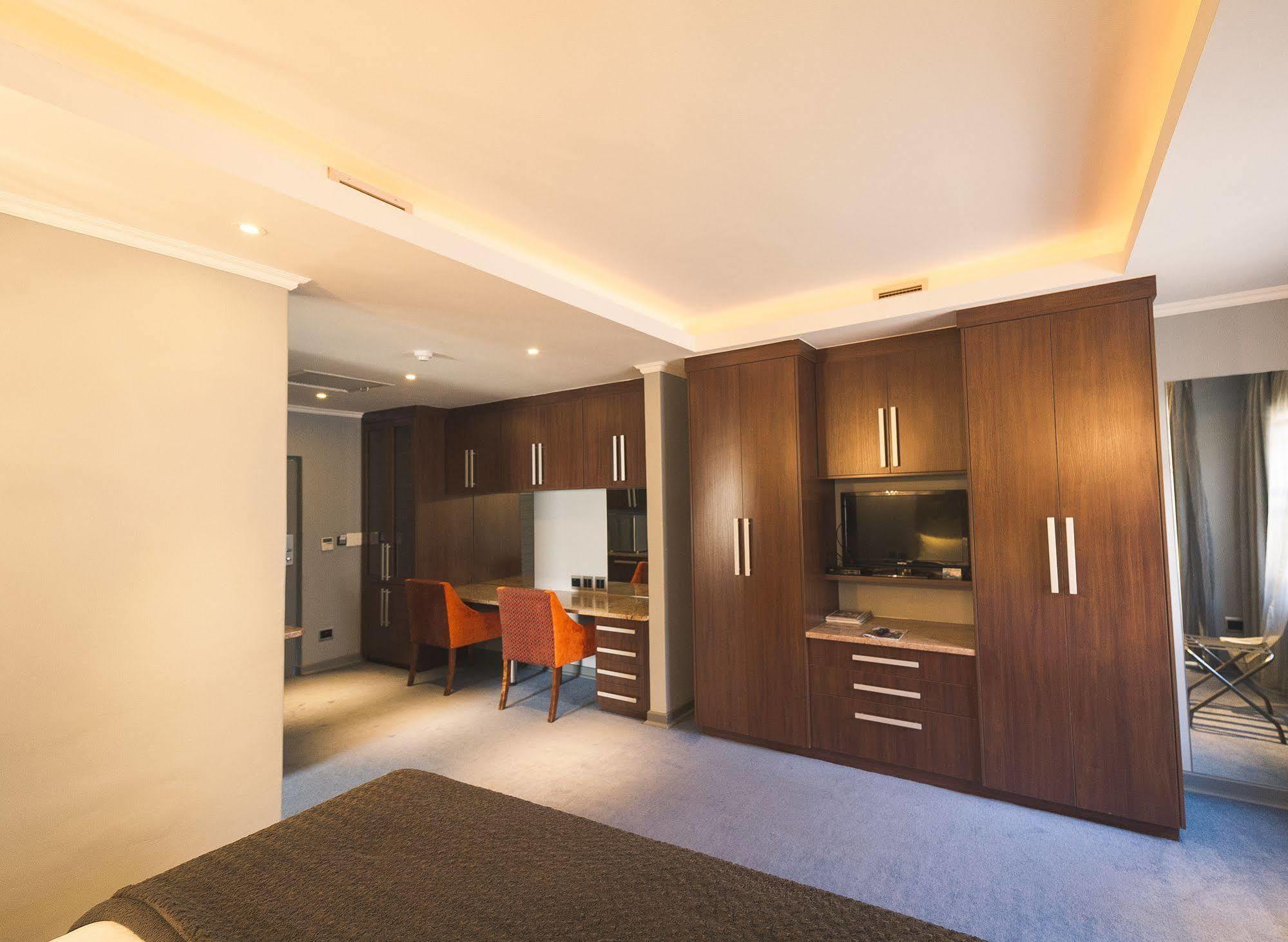 Blue Diamond Boutique Hotel Претория Экстерьер фото